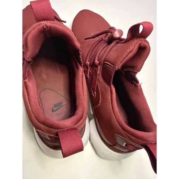 Athletic_Shoes